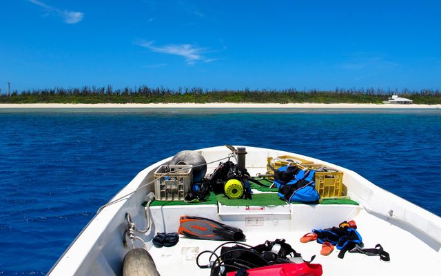 boat-diving